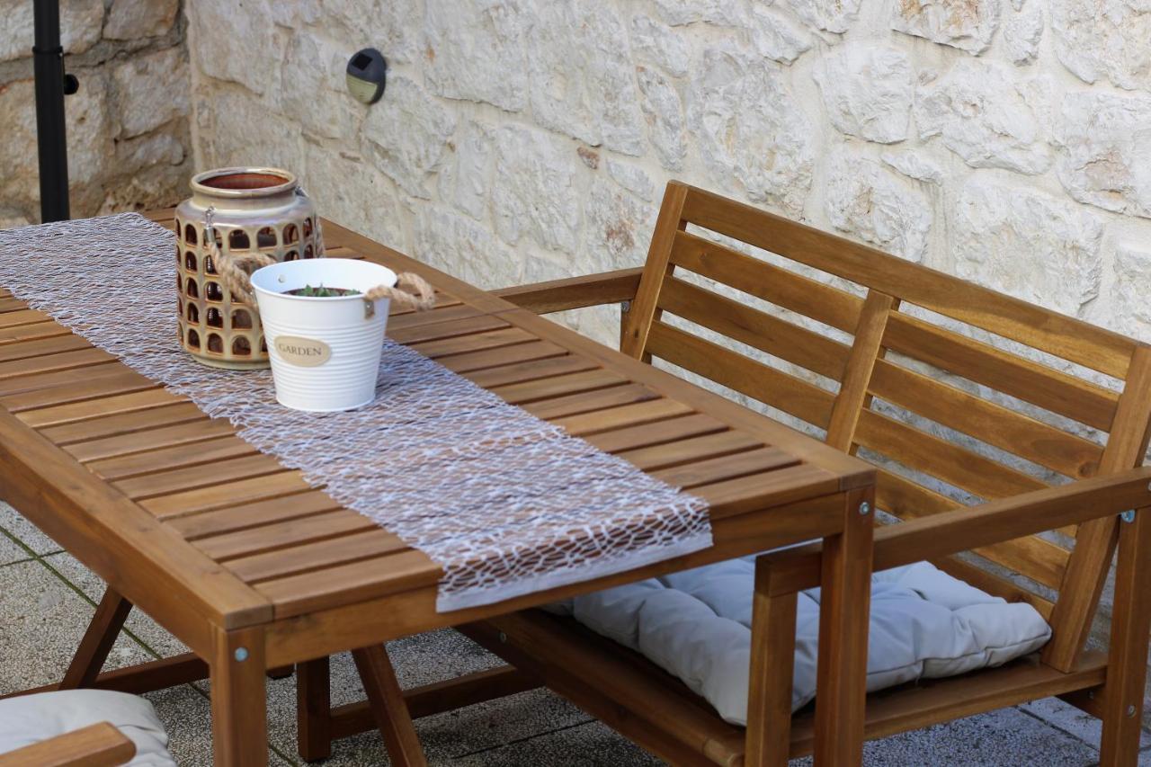 Joseph'S Yard Apartment Rovinj Exterior photo