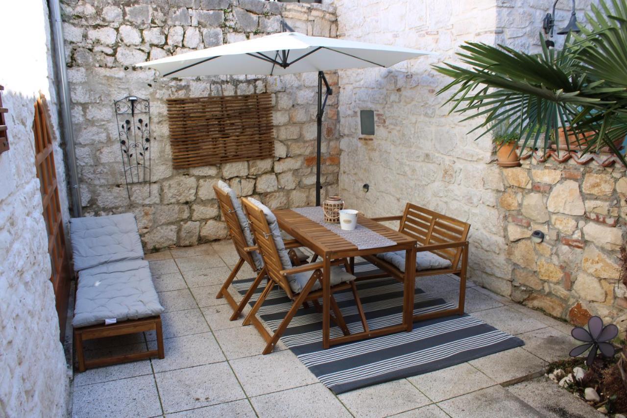 Joseph'S Yard Apartment Rovinj Exterior photo