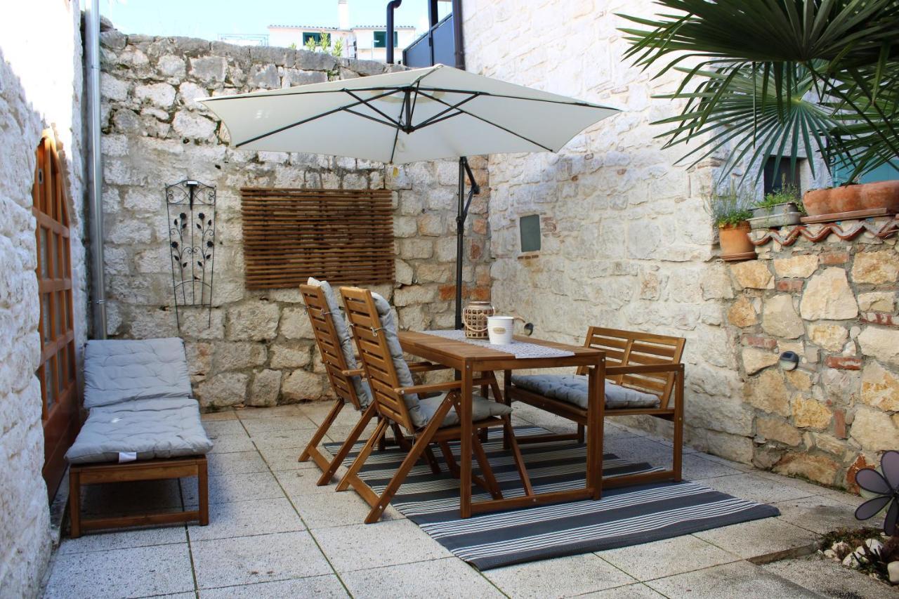 Joseph'S Yard Apartment Rovinj Exterior photo